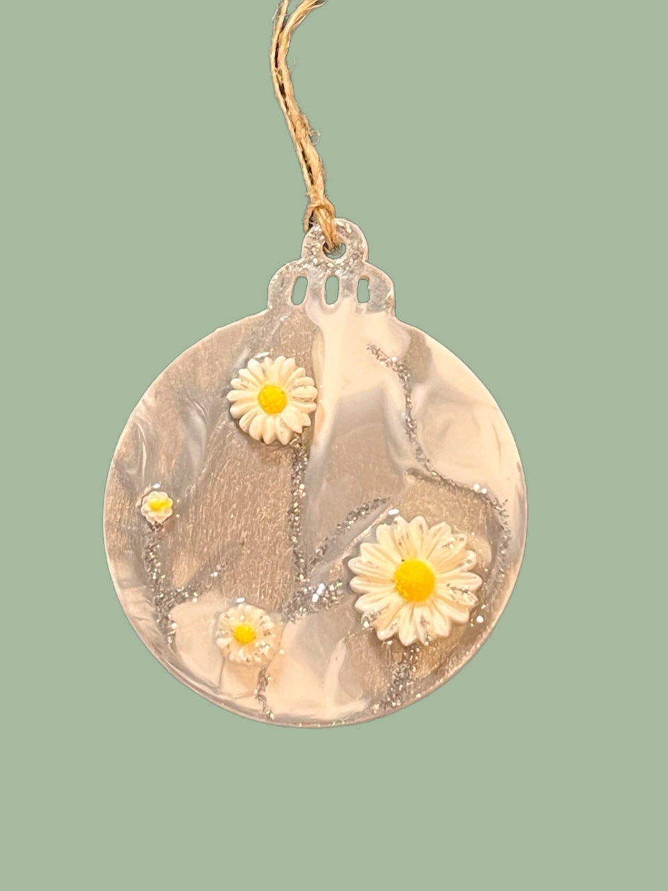 Bauble No. 4, Silver, White Daisy 4, front